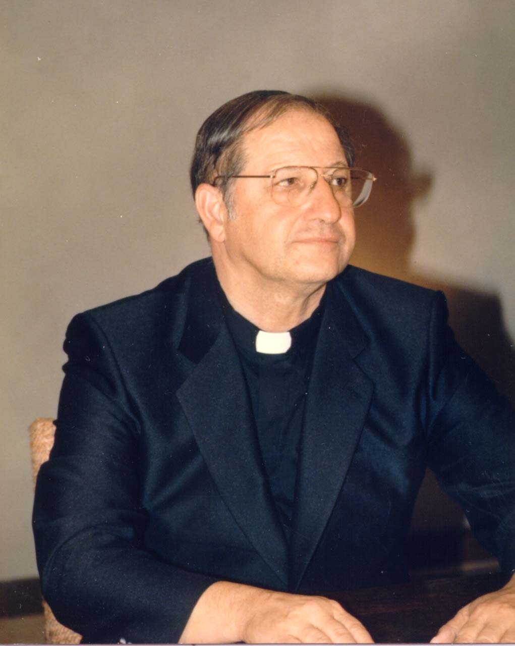 father_vic_1983.JPG (72922 bytes)