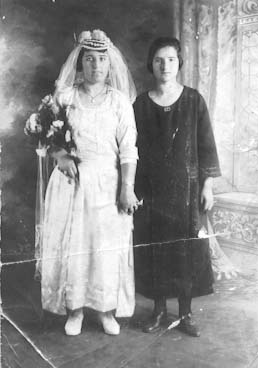 mary_wedding.JPG (18577 bytes)